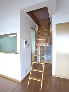 グルニエへの階段